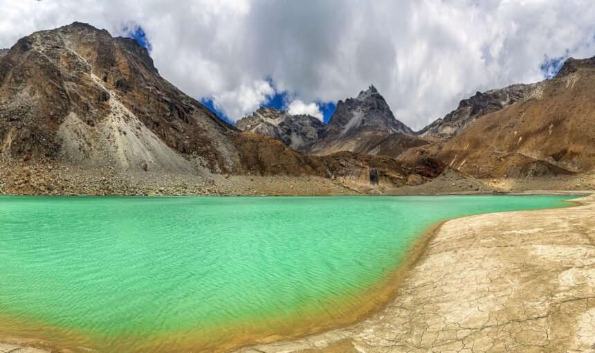 Gokyo Lakes Trek in Nepal – 15 Days to the Emerald Lakes & Everest Viewpoint